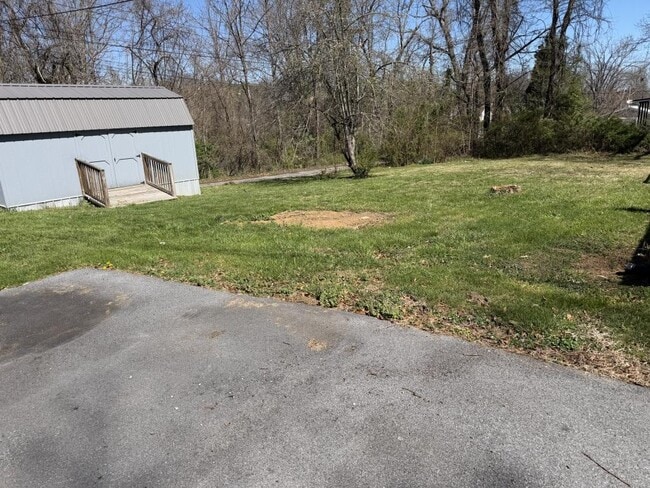 Building Photo - 1601 E Unaka Ave