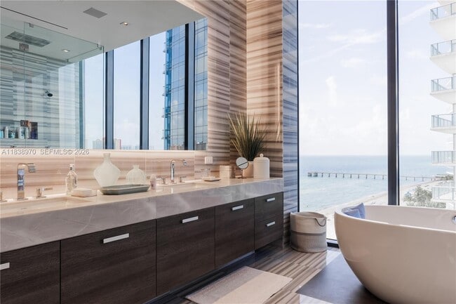 Building Photo - 17141 Collins Ave