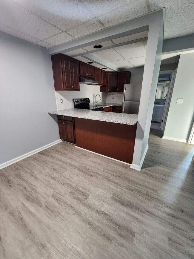 Primary Photo - Renovated 1-Bedroom Apartment in Troy – Pe...