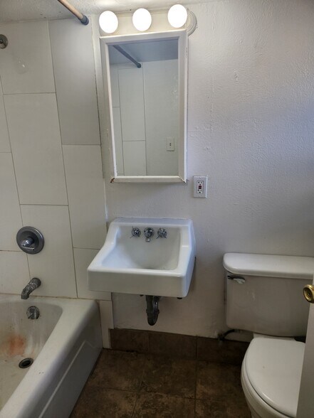 Bathroom with tub - 524 18th St