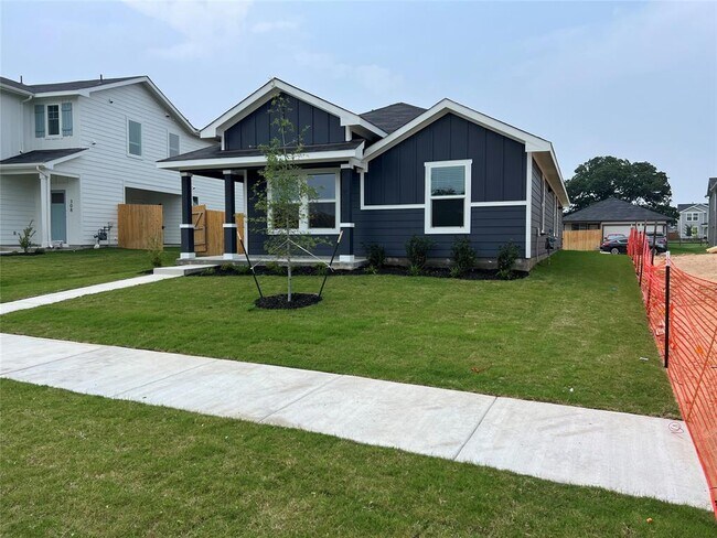Building Photo - 306 Constanza Trl