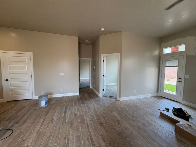 Building Photo - Brand New Townhome In Hurricane