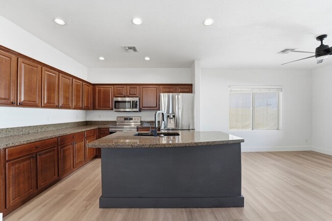 Building Photo - Beautiful 3-bedroom, 2-bathroom residence in the lively city of Mesa, Arizona!