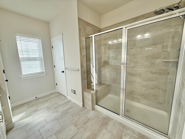 Building Photo - 6394 S Trailwoods Dr