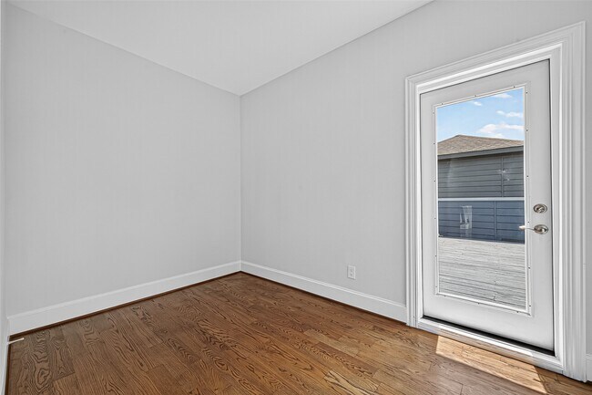 Building Photo - 1630 W 24th St