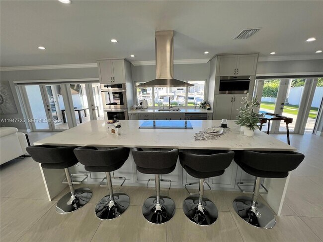 Building Photo - 5510 Bayview Dr