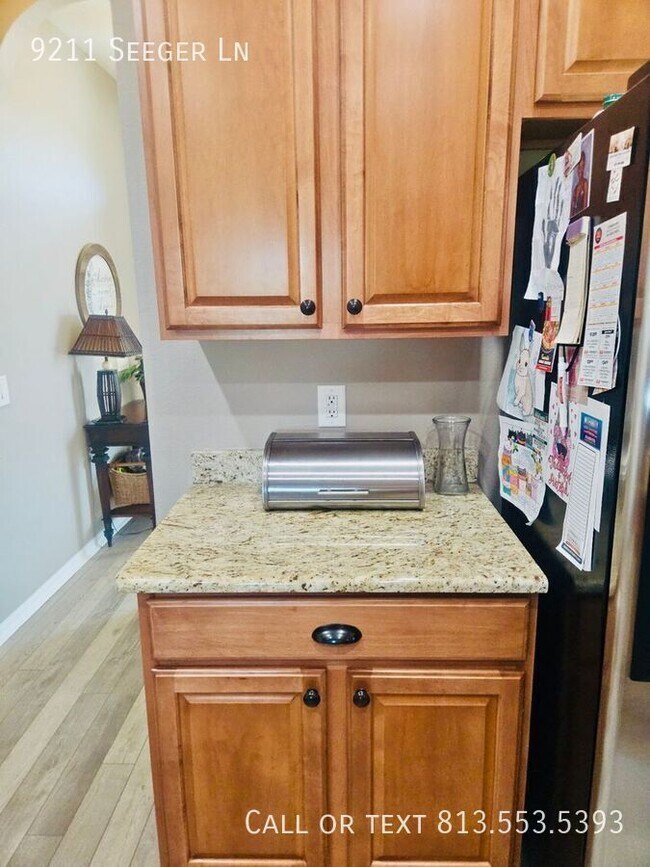 Building Photo - 9211 Seeger Ln