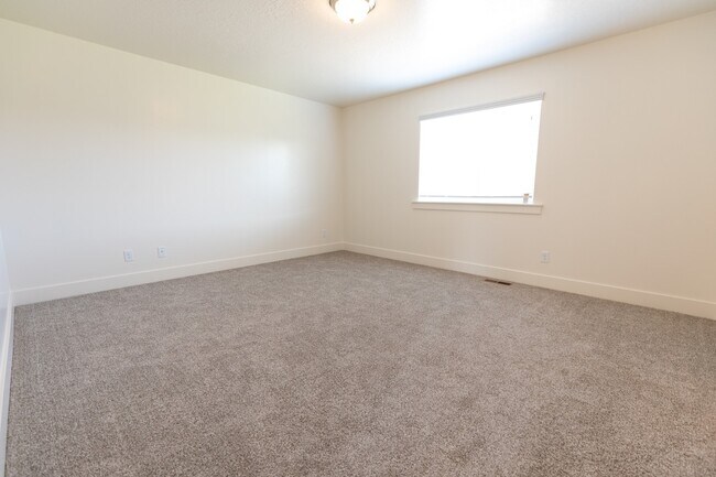 Building Photo - Spanish Fork Townhome