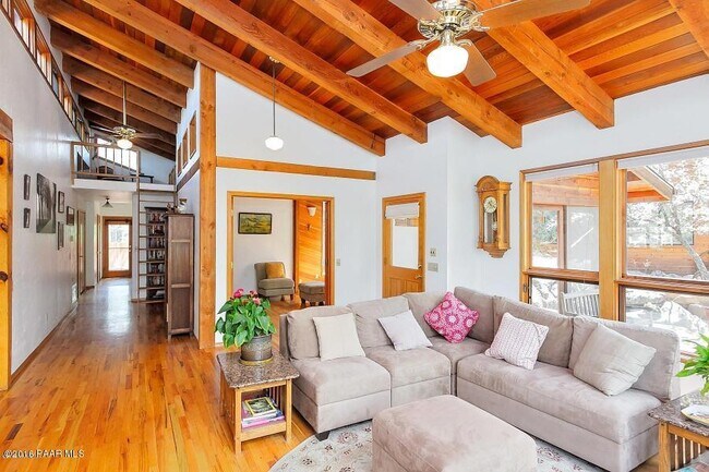 Building Photo - 2255 Pine Dr