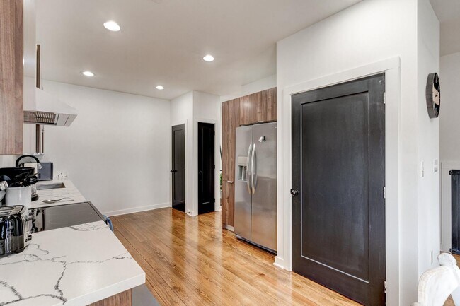 Building Photo - 2504 Dumaine St
