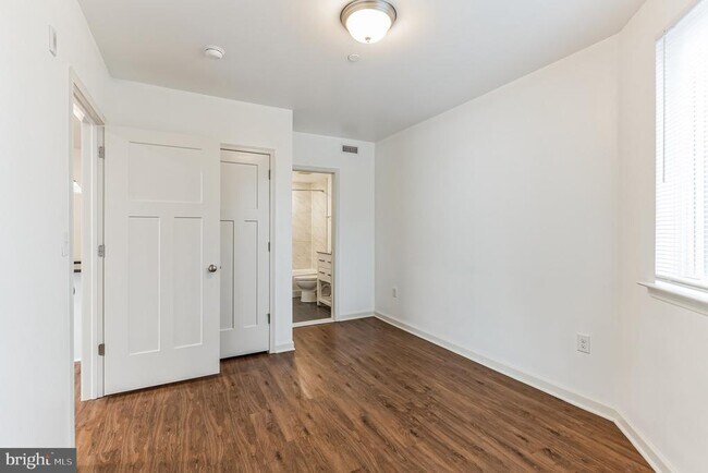 Building Photo - 6157 Ridge Ave