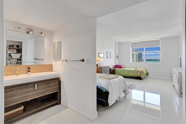 Building Photo - 11111 Biscayne Blvd