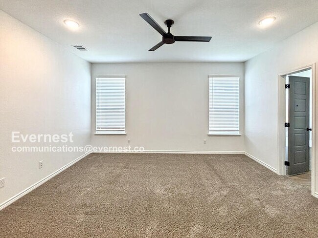 Building Photo - 2119 Hornbeam St