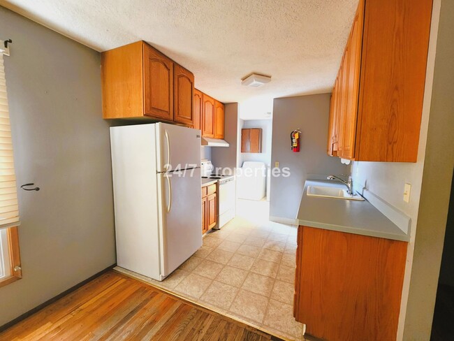 Building Photo - 3BD I 1BA + Bonus Room - Milwaukie, OR