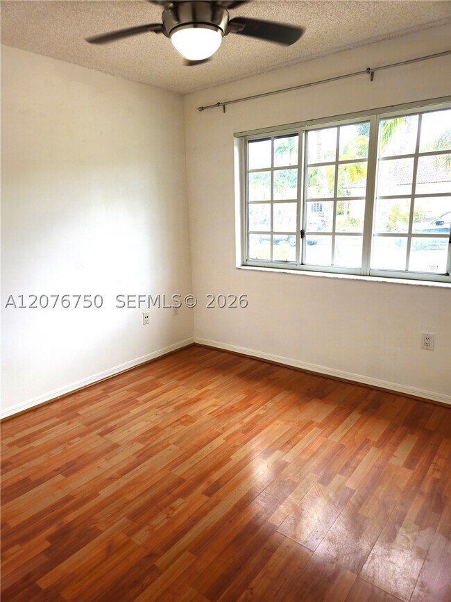 Building Photo - 405 Kelly Ln