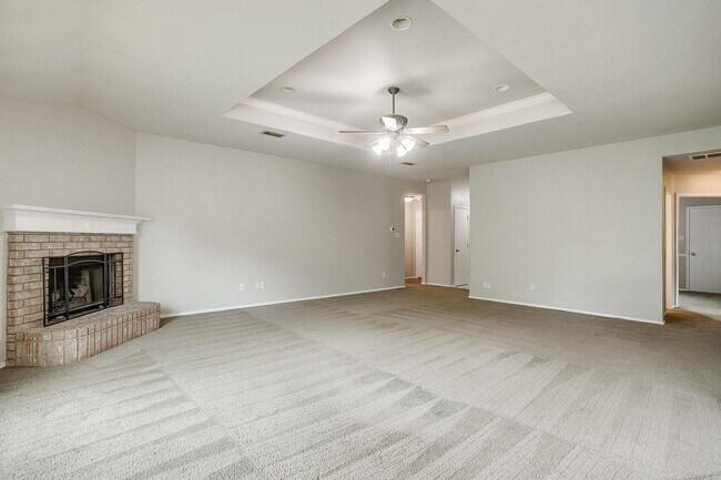 Building Photo - Spacious 4 Bed, 2 Bath Home in Ranch at Ea...