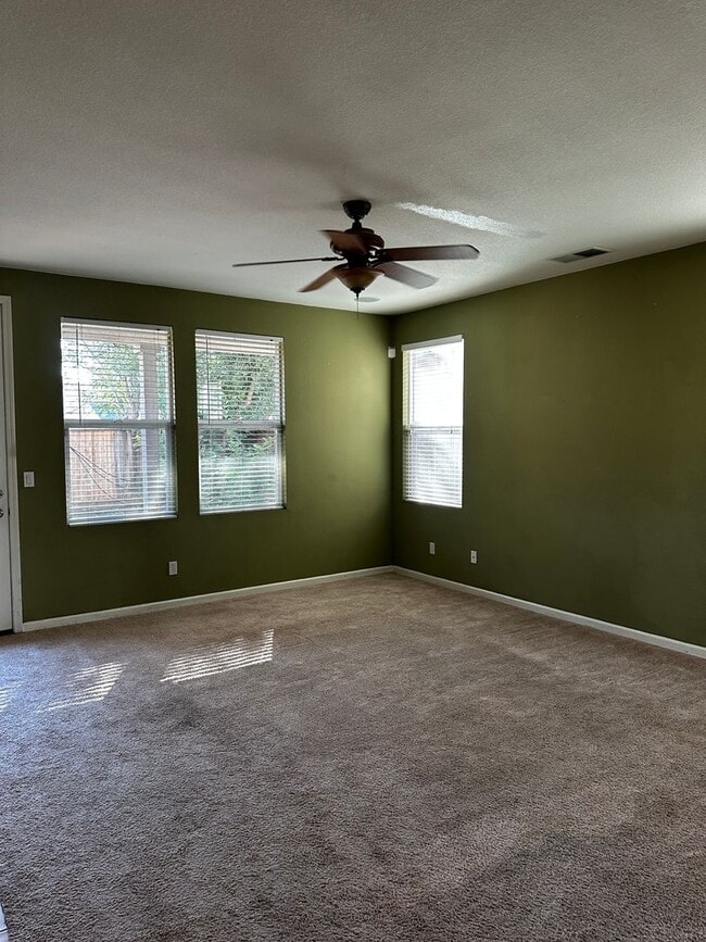 Building Photo - Near Tracy Sports Complex, $500.00 off the first full months rent with possession by 2/1/2026