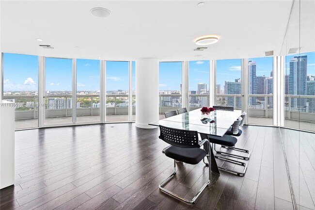 Building Photo - 1643 Brickell Ave