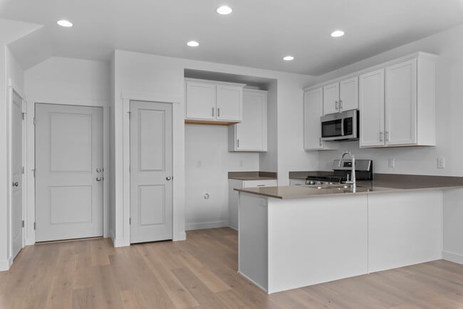 Building Photo - Dry Creek Highlands Towns - 6608