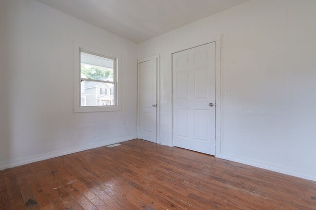 Building Photo - MOVE IN READY 4 Bedroom in Suffolk!