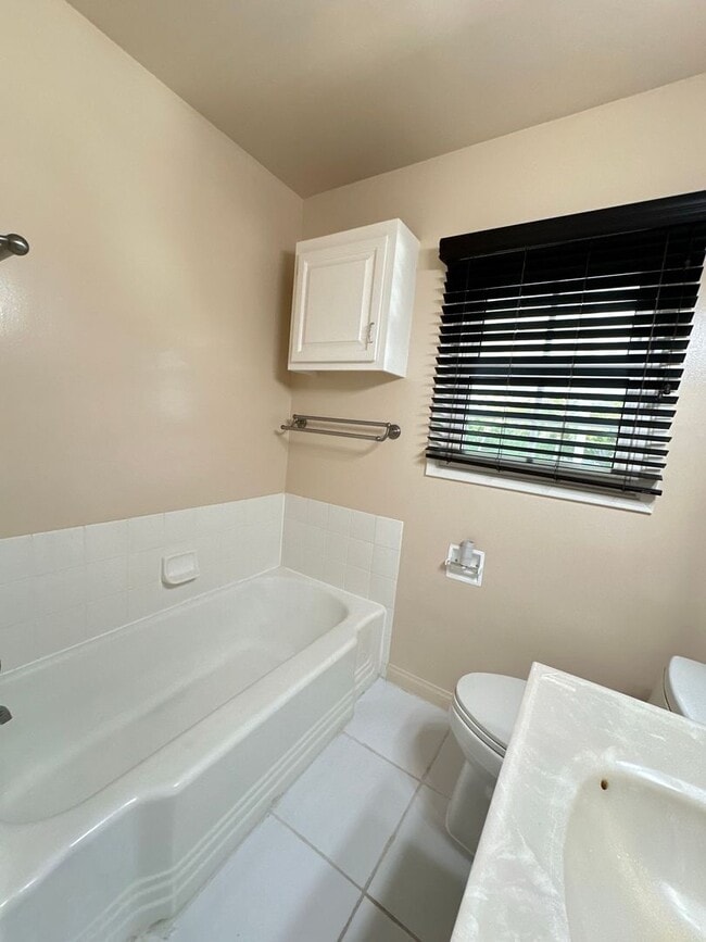 Building Photo - Lakewood 3 Bed Gorgeous House - New Paint ...