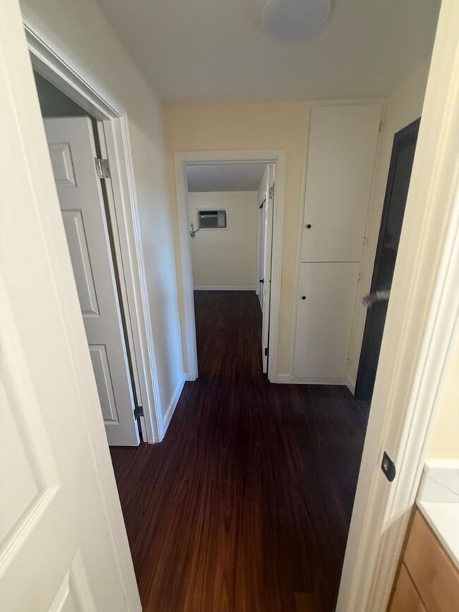 Building Photo - Stunning 2-bedroom, 1.5-bath Modern home i...