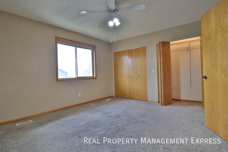 Building Photo - 3 Bed 2 Bath home with Double Garage