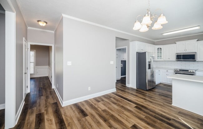 Building Photo - 4893 Somerset Dr