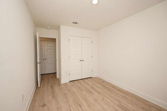 Building Photo - 22 Redbird Lp