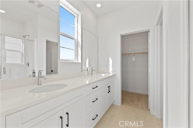 Building Photo - 12985 Royale Dr