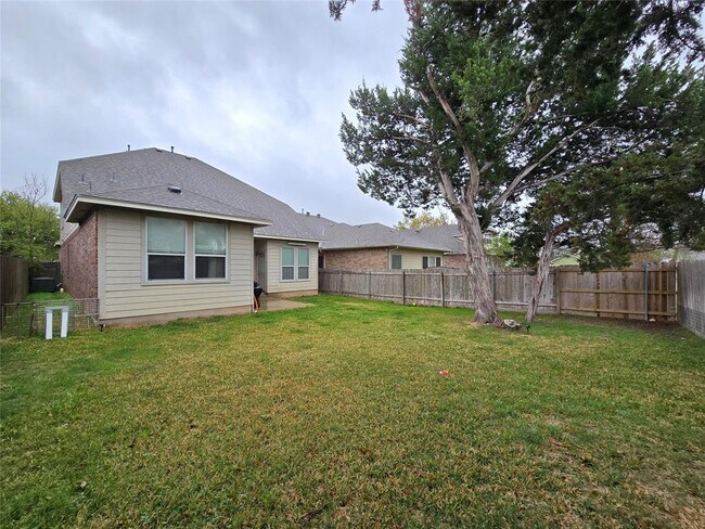 Building Photo - 204 Valona Loop