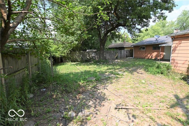 Building Photo - 4940 Leone Dr