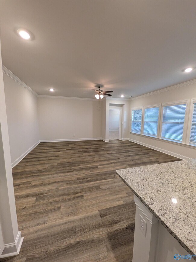 Building Photo - 336 Jackson Pt Cir