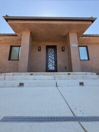 Building Photo - Charming 2-Bedroom Home in Private Gated Community