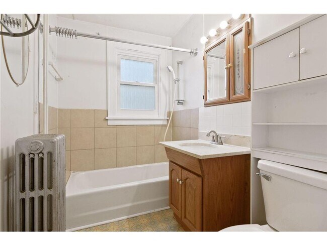 Building Photo - 311 23rd Ave NE