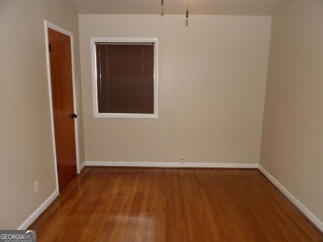 Building Photo - 5261 Heather Ln