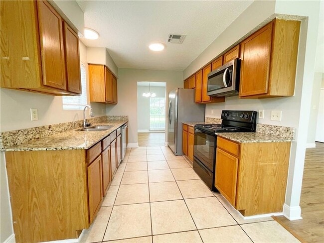 Building Photo - 301 Somerset Dr