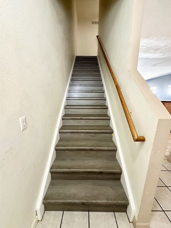 Building Photo - Charming Townhouse for Rent in Cheyenne, WY