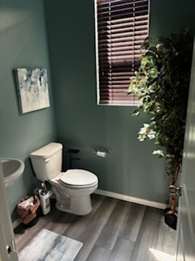 Building Photo - 3 Bedroom Townhome in Winchester