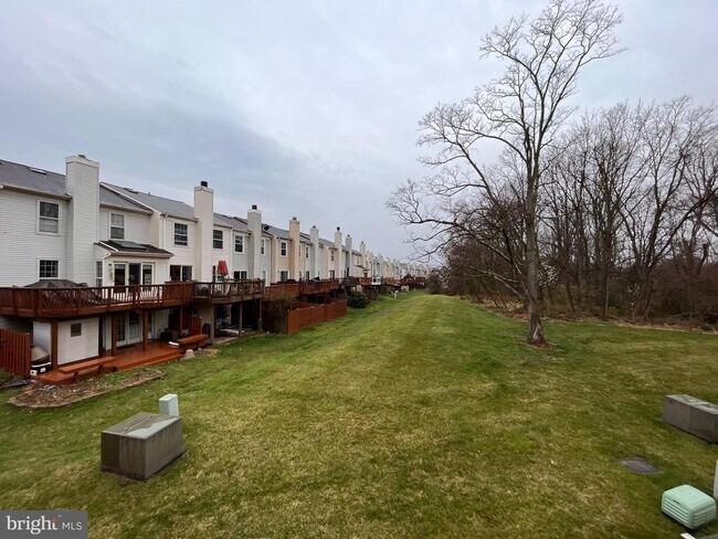 Building Photo - 3762 Farmland Dr