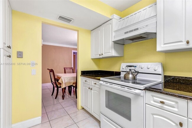 Building Photo - 6039 Collins Ave