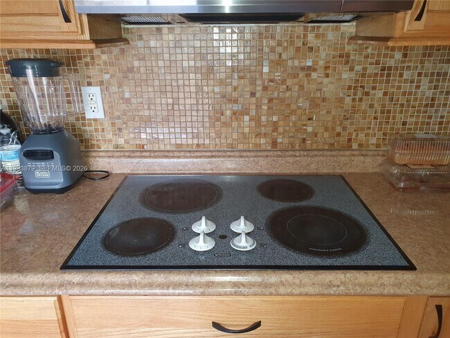 Building Photo - 6702 SW 152nd Pl