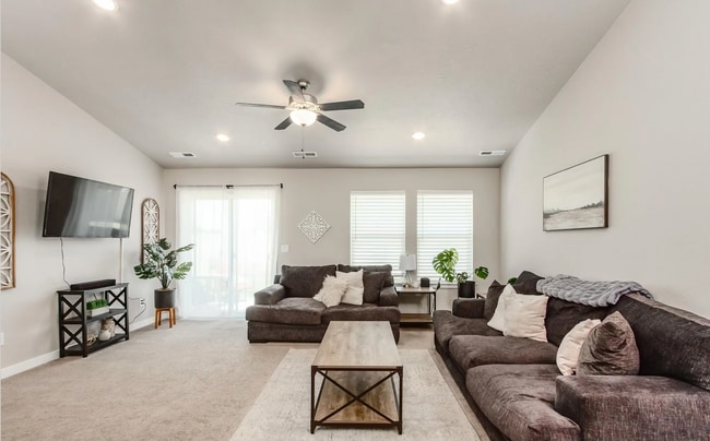 Building Photo - Master Bedroom for Rent!