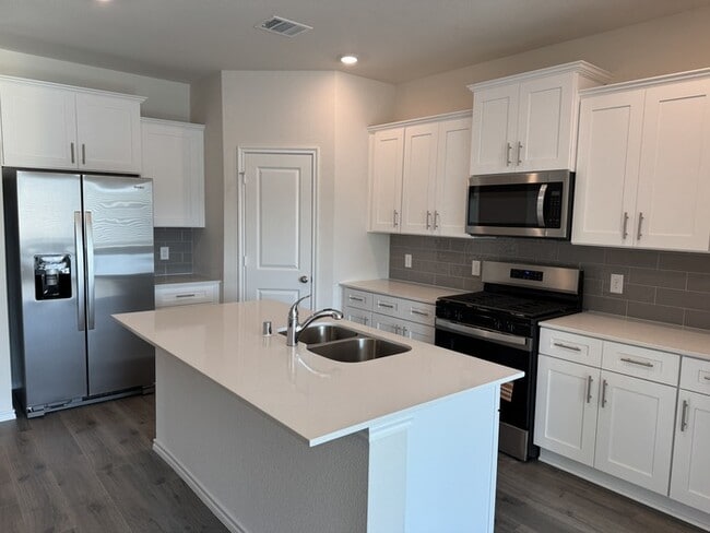 Building Photo - Beautiful BRAND NEW 4-Bedroom Home In Lind...