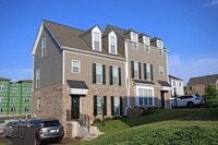 Building Photo - Light-Filled, Dog-Friendly Old Trail Townhome