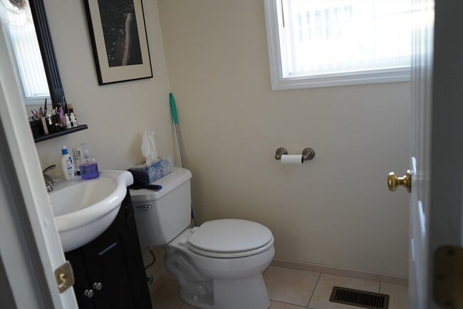 Building Photo - 37 Charnock St