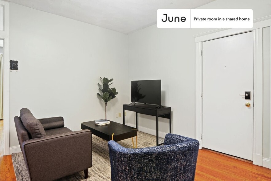 Building Photo - Room in Shared 4 bed/1 bath home