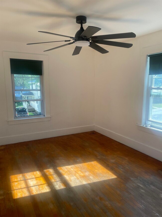 Building Photo - 30 Baker St