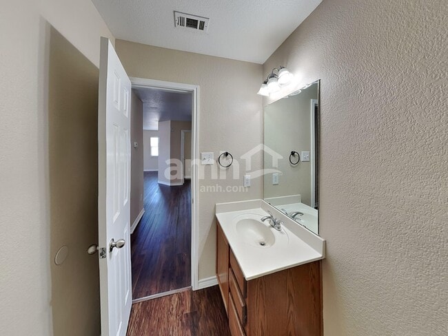 Building Photo - 5459 Montague Ln