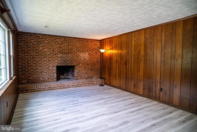 Building Photo - 5012 Larno Dr